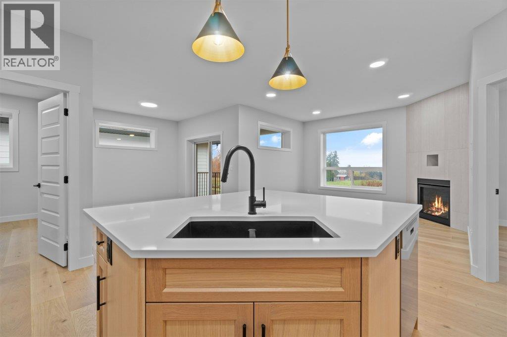 17 1840 10 Street Southwest, Salmon Arm