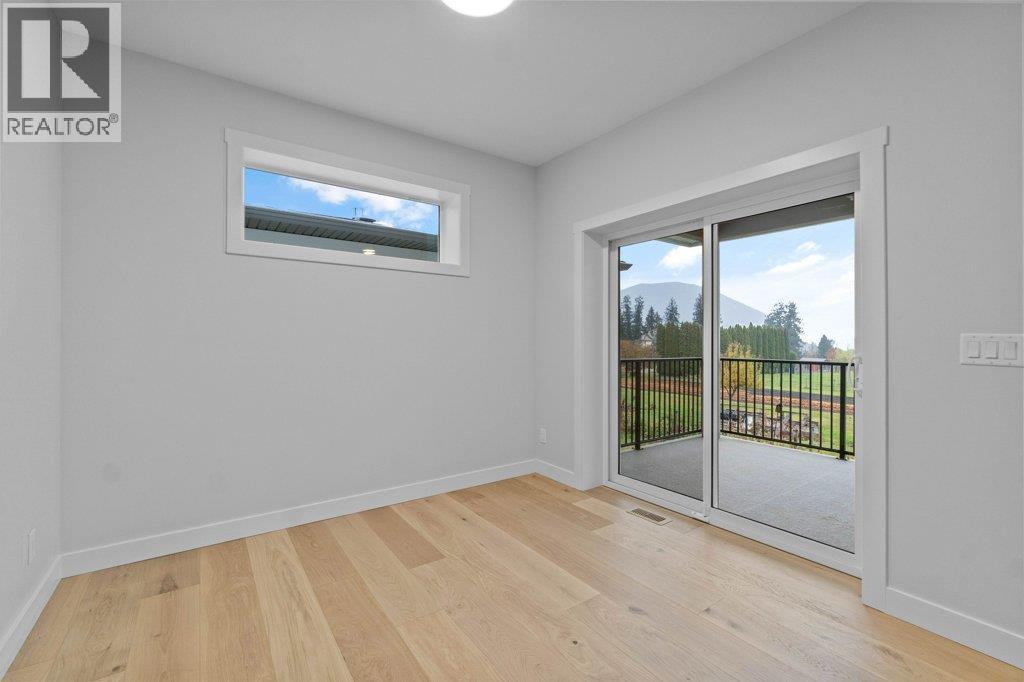 17 1840 10 Street Southwest, Salmon Arm