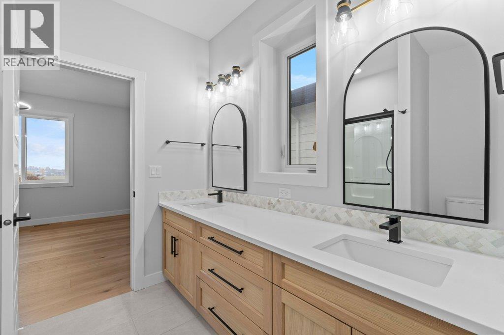 17 1840 10 Street Southwest, Salmon Arm