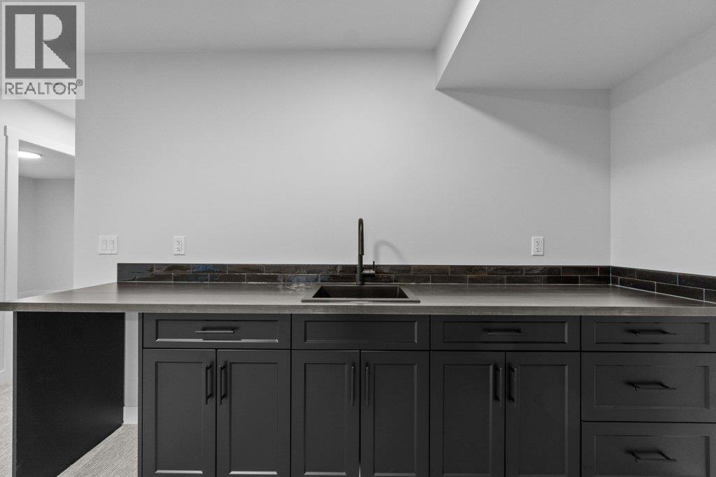 17 1840 10 Street Southwest, Salmon Arm