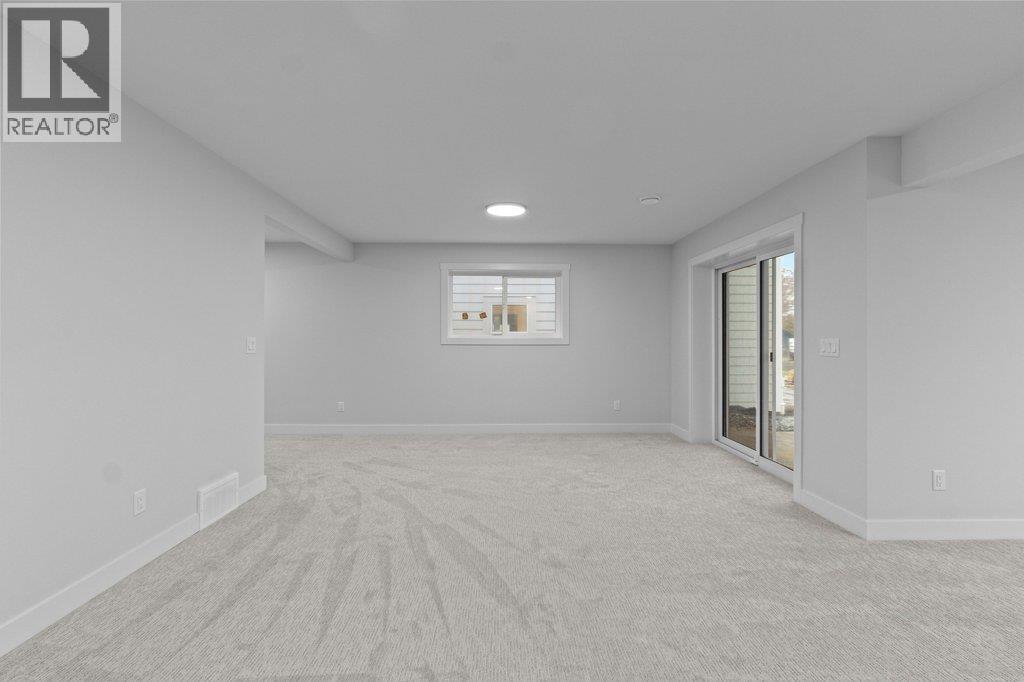 17 1840 10 Street Southwest, Salmon Arm