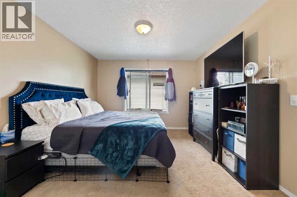 Single Family House 4 Level for Sale in  Mt Apex Green SE McKenzie Lake Calgary 