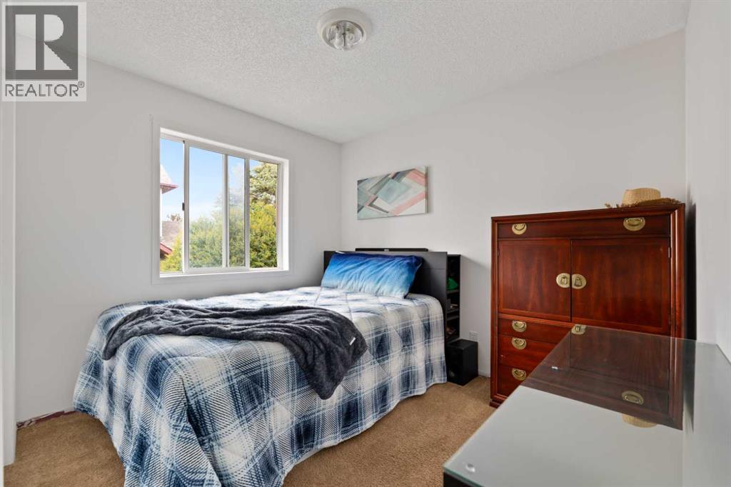 Single Family House 4 Level for Sale in  Mt Apex Green SE McKenzie Lake Calgary 