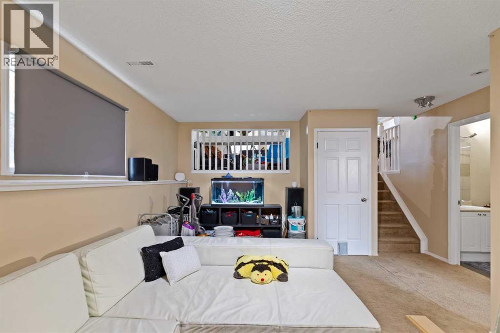 Single Family House 4 Level for Sale in  Mt Apex Green SE McKenzie Lake Calgary 