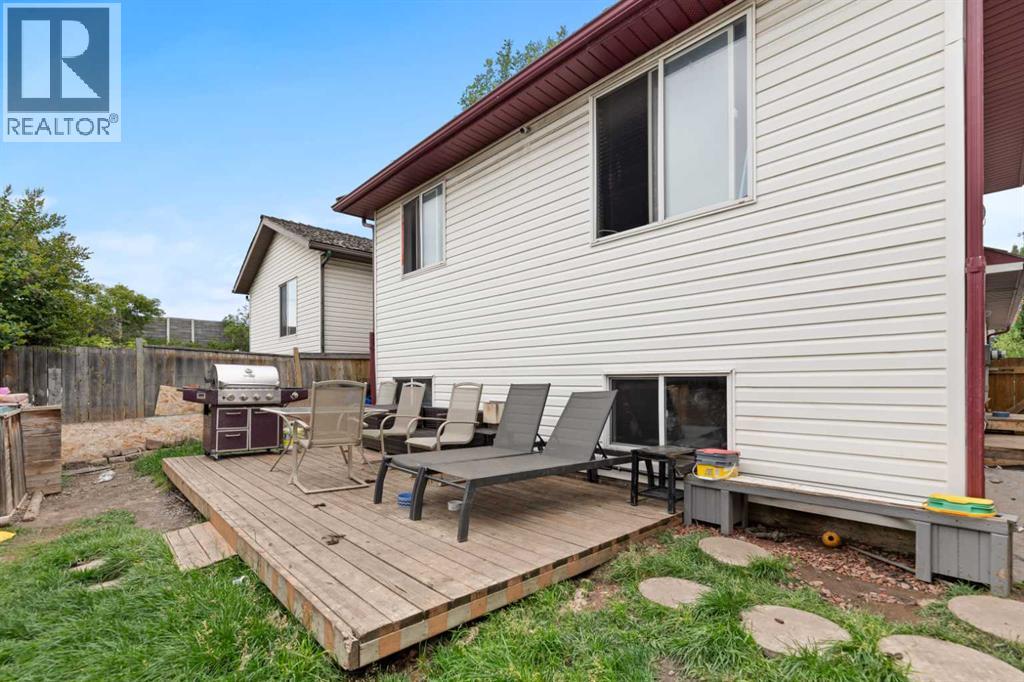 Single Family House 4 Level for Sale in  Mt Apex Green SE McKenzie Lake Calgary 