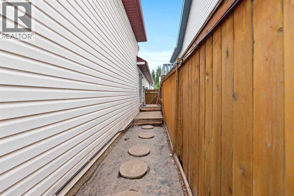 Single Family House 4 Level for Sale in  Mt Apex Green SE McKenzie Lake Calgary 