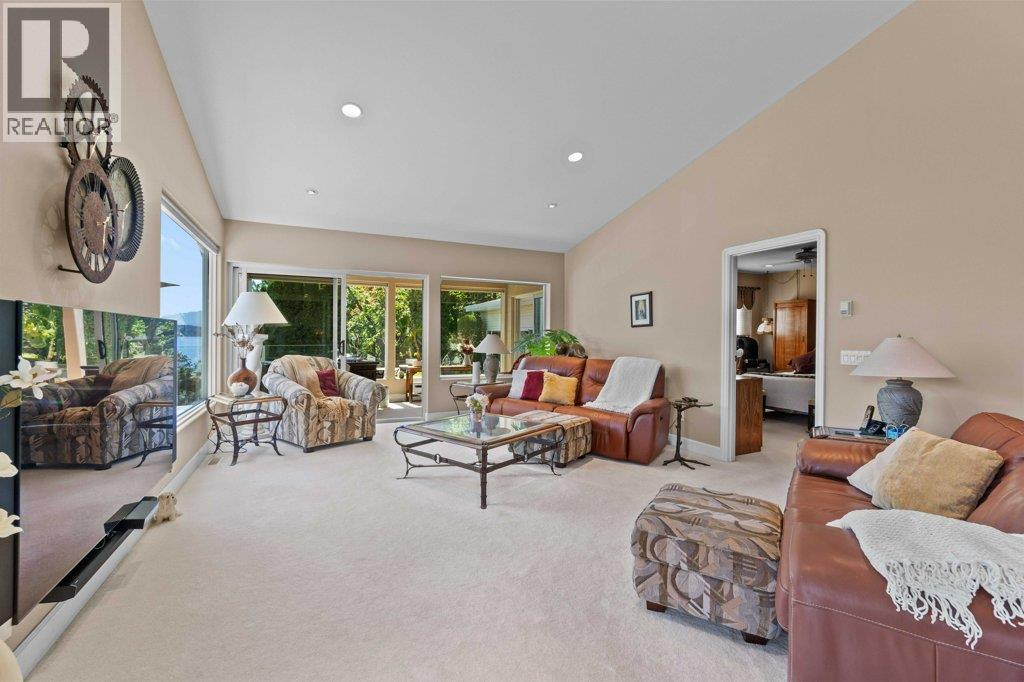 4842 SUNNYBRAE CANOE POINT Road, Tappen