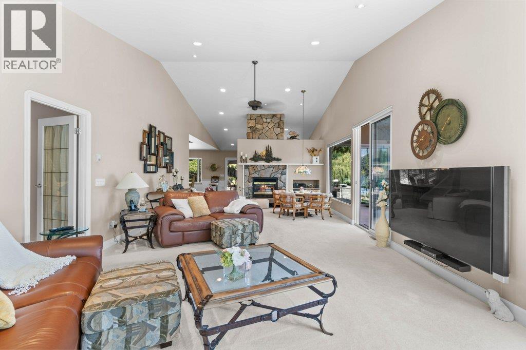 4842 SUNNYBRAE CANOE POINT Road, Tappen