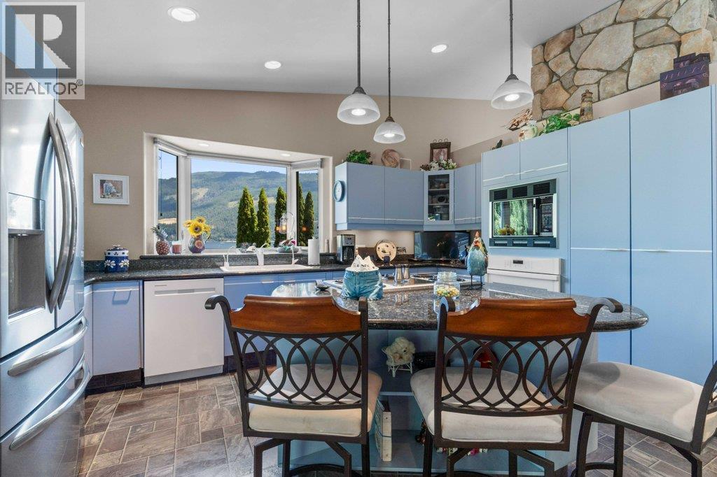 4842 SUNNYBRAE CANOE POINT Road, Tappen