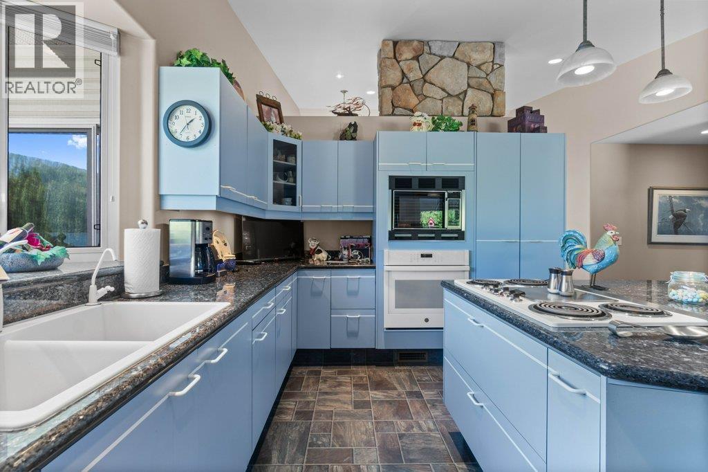 4842 SUNNYBRAE CANOE POINT Road, Tappen