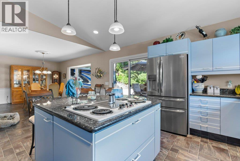 4842 SUNNYBRAE CANOE POINT Road, Tappen