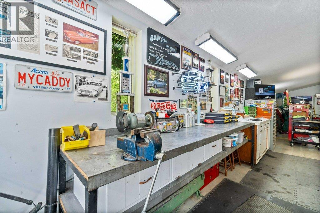 4842 SUNNYBRAE CANOE POINT Road, Tappen