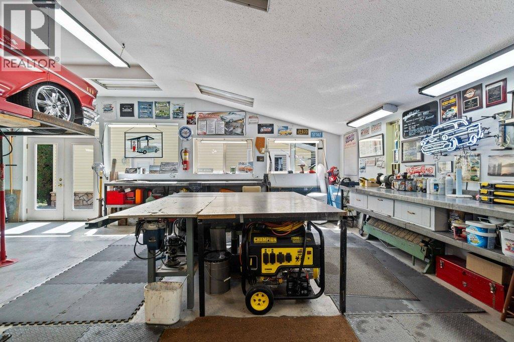 4842 SUNNYBRAE CANOE POINT Road, Tappen