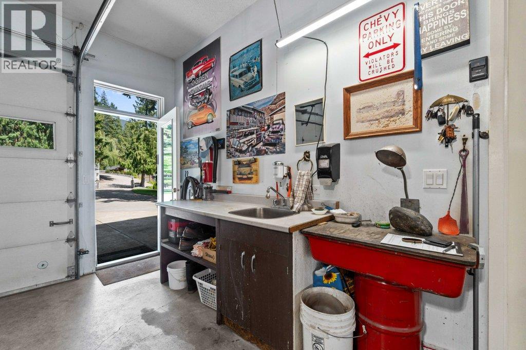 4842 SUNNYBRAE CANOE POINT Road, Tappen
