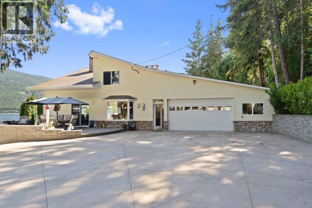 4842 SUNNYBRAE CANOE POINT Road, Tappen