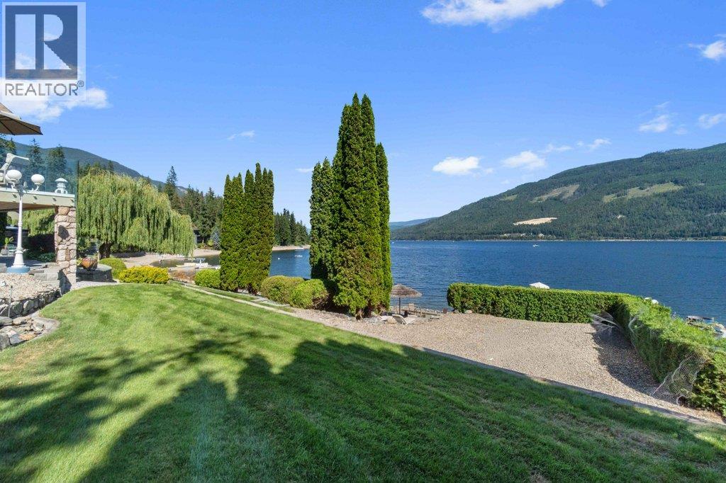 4842 SUNNYBRAE CANOE POINT Road, Tappen