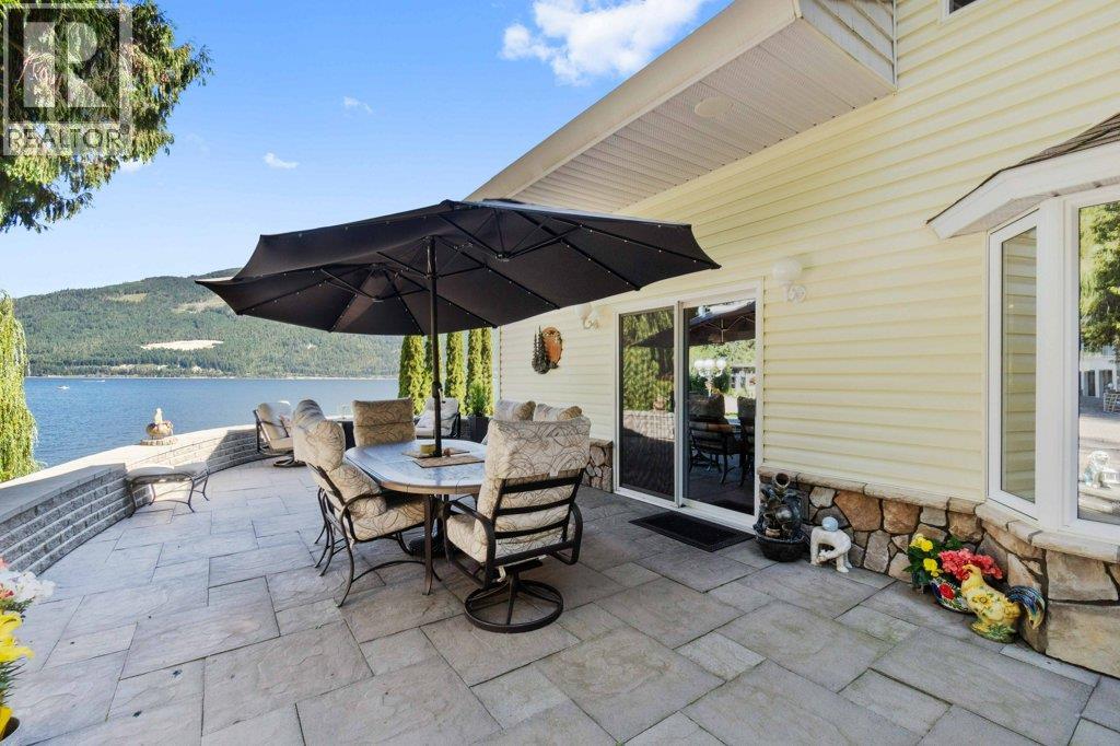 4842 SUNNYBRAE CANOE POINT Road, Tappen