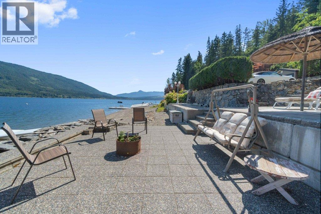4842 SUNNYBRAE CANOE POINT Road, Tappen