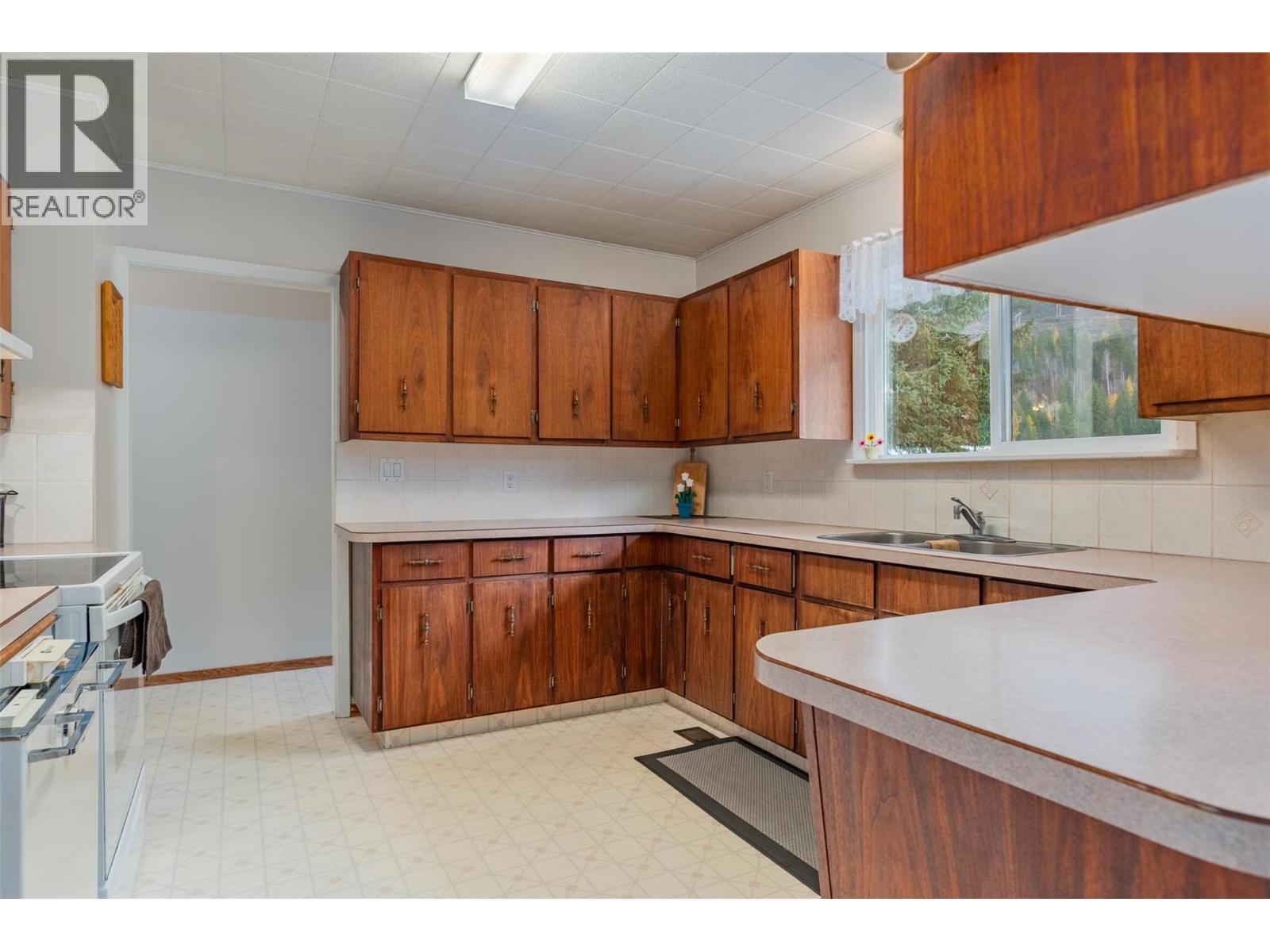 2538 Alexis Road - 60