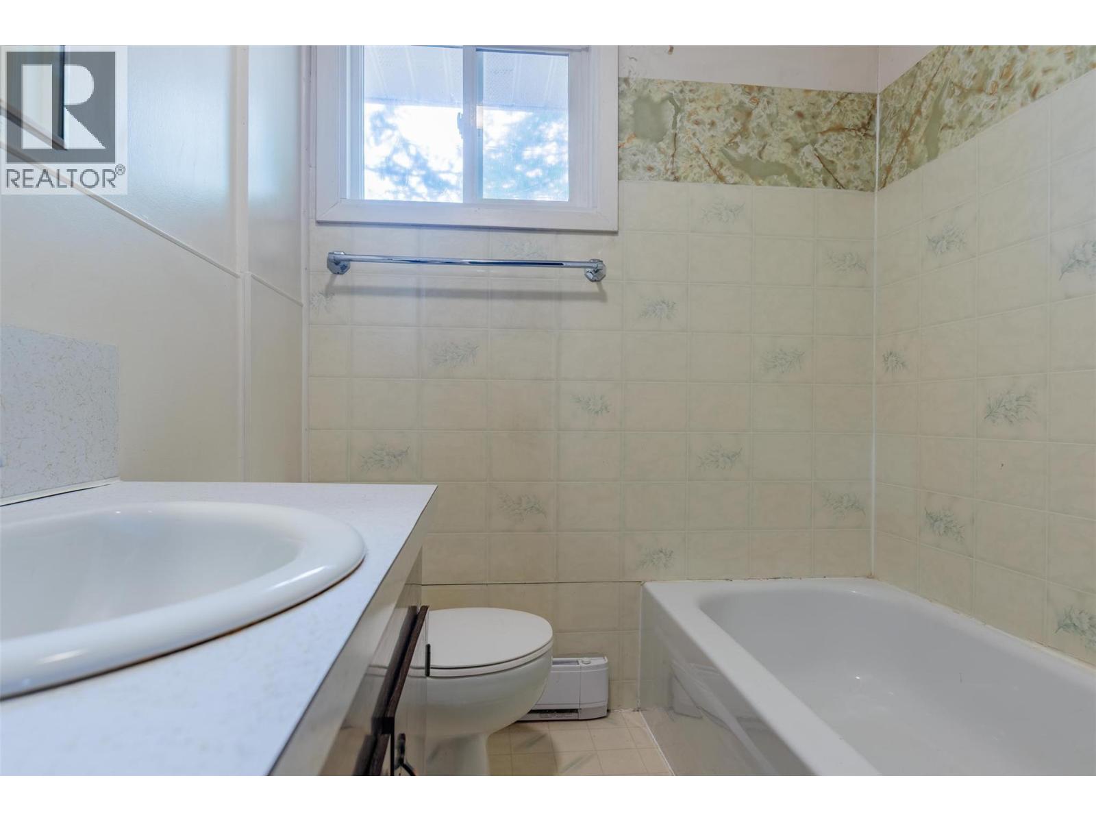 2538 Alexis Road - 92