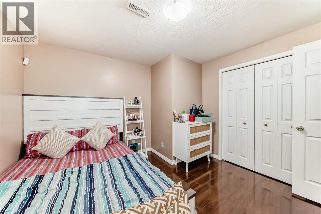 Single Family House for Sale in  Saddlecrest Way NE Saddle Ridge Calgary 