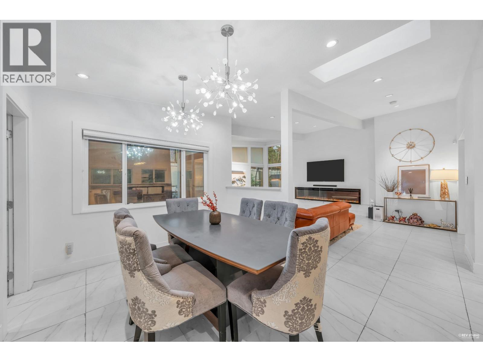 475 NEWLANDS ROAD, West Vancouver