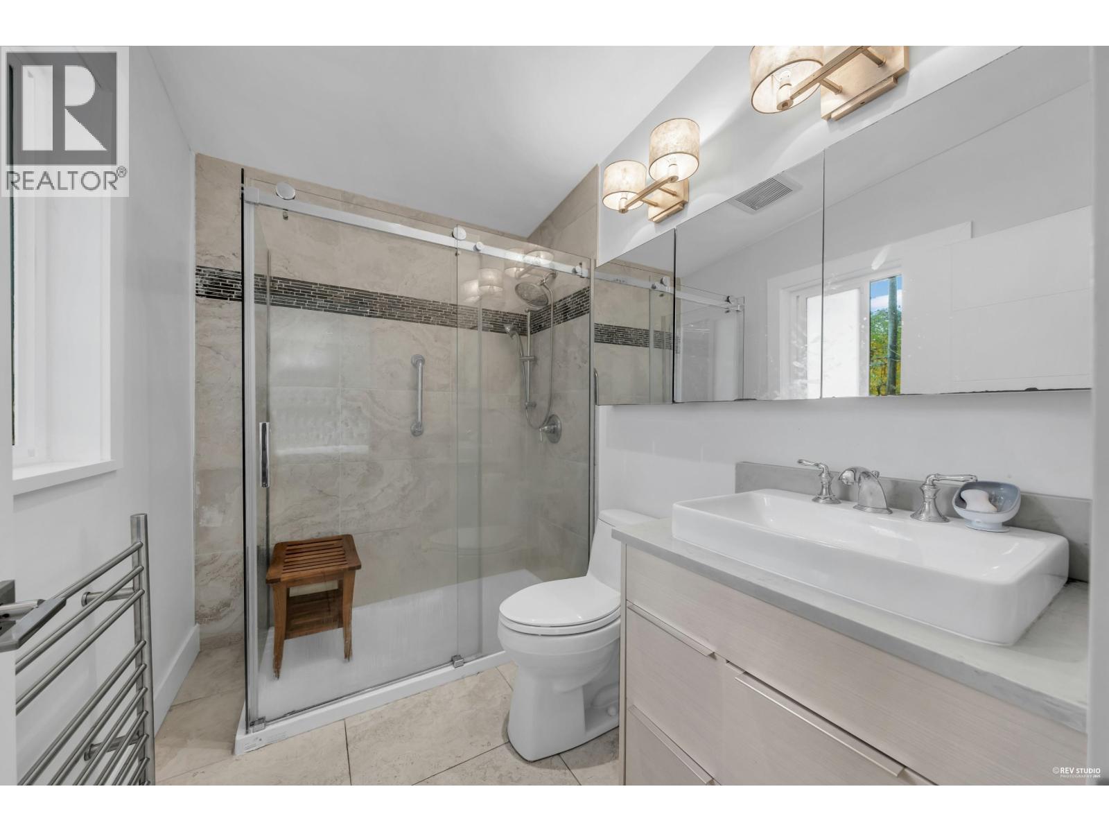 475 NEWLANDS ROAD, West Vancouver