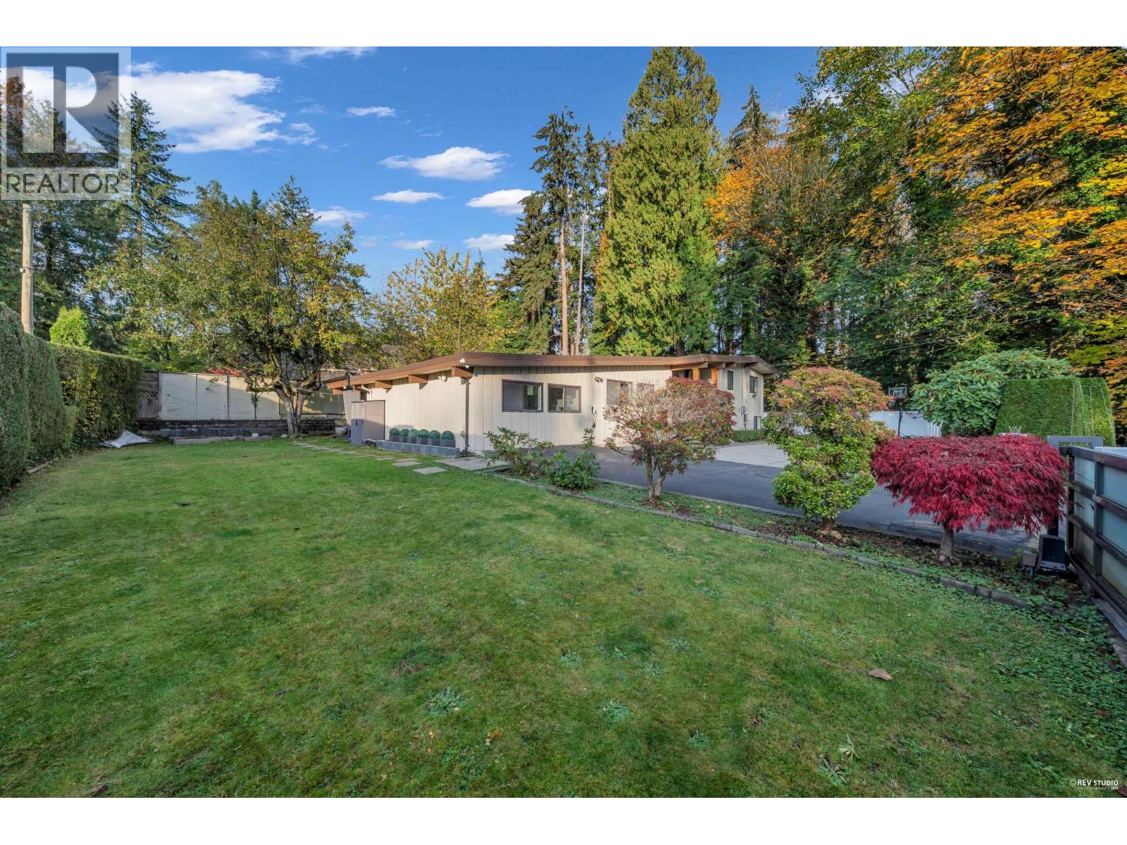 475 NEWLANDS ROAD, West Vancouver