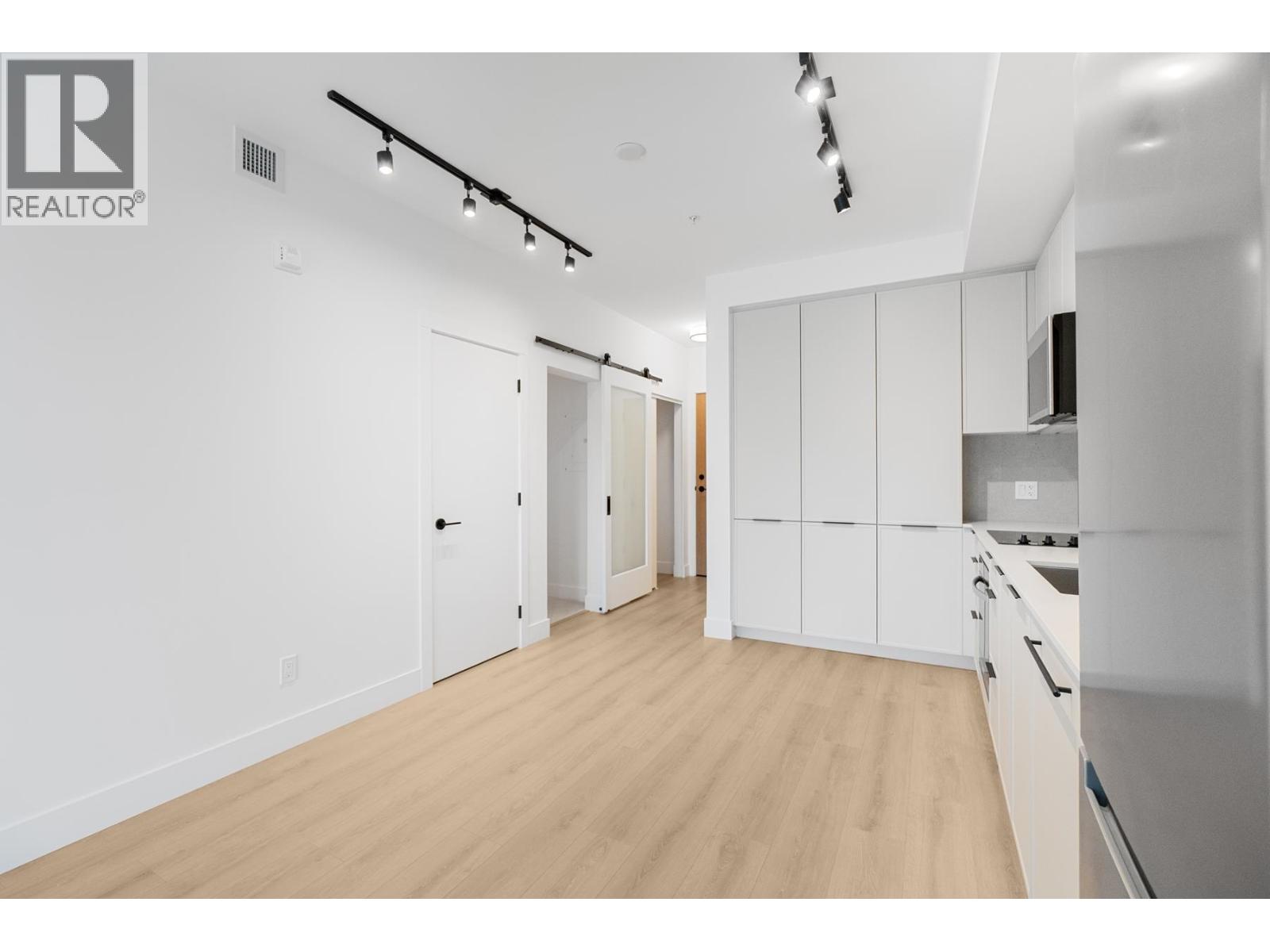 415 3075 MURRAY STREET, Port Moody