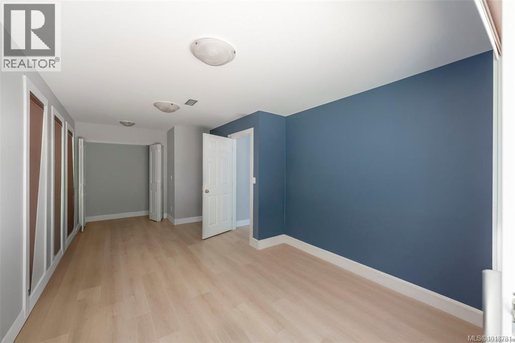 300 OAKDOWNE RD - 11