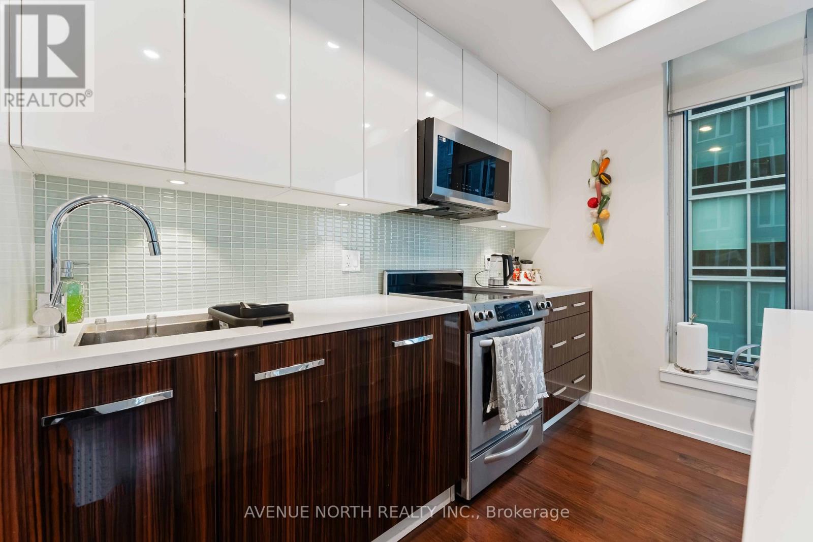 #601 111 CHAMPAGNE AVENUE S - 15