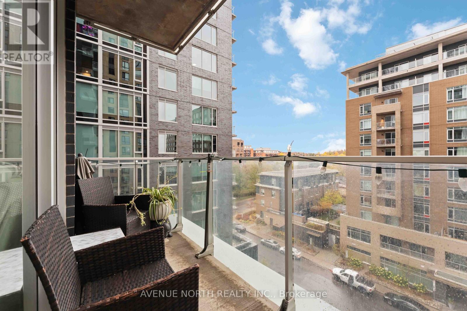 601 - 111 CHAMPAGNE AVENUE S — photo 30
