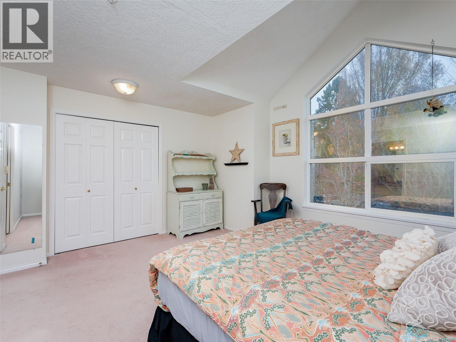 213 1485 Garnet Road, Saanich