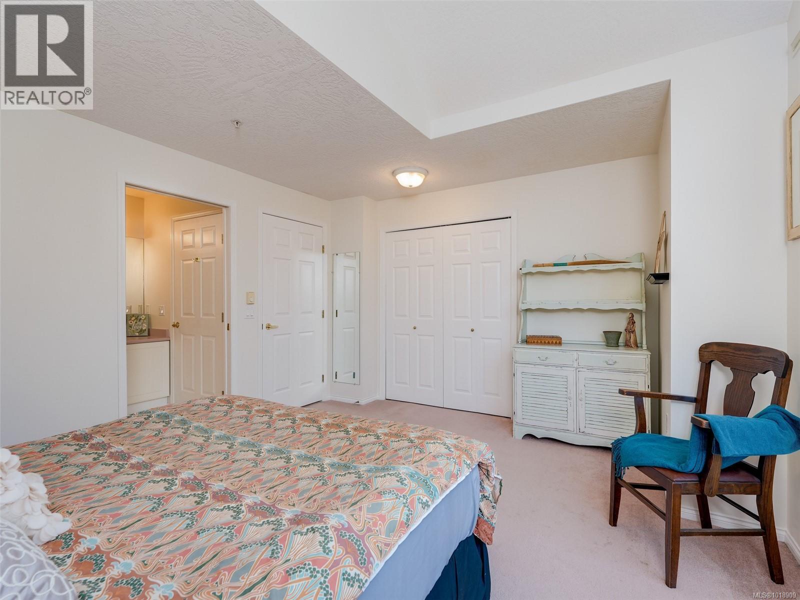 213 1485 Garnet Road, Saanich