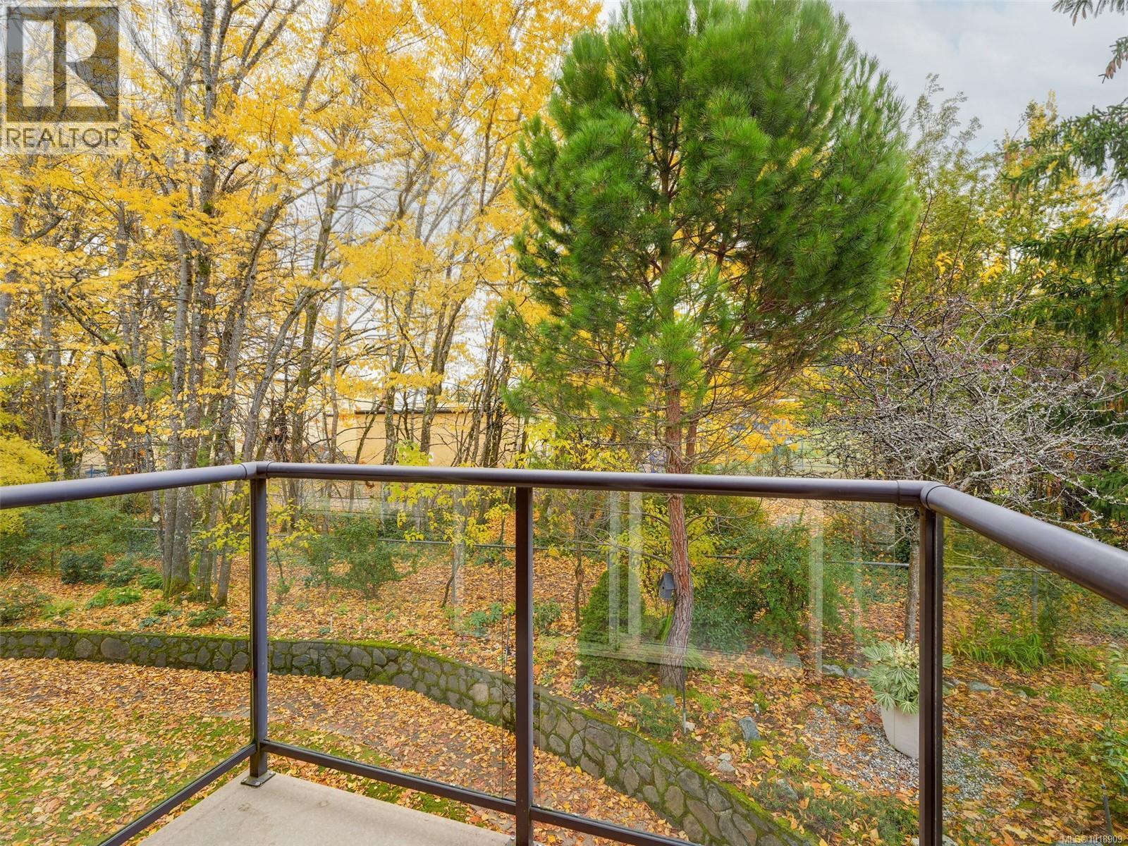 213 1485 Garnet Road, Saanich