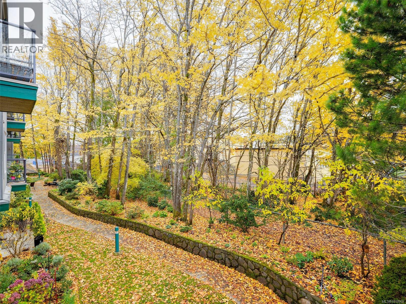 213 1485 Garnet Road, Saanich