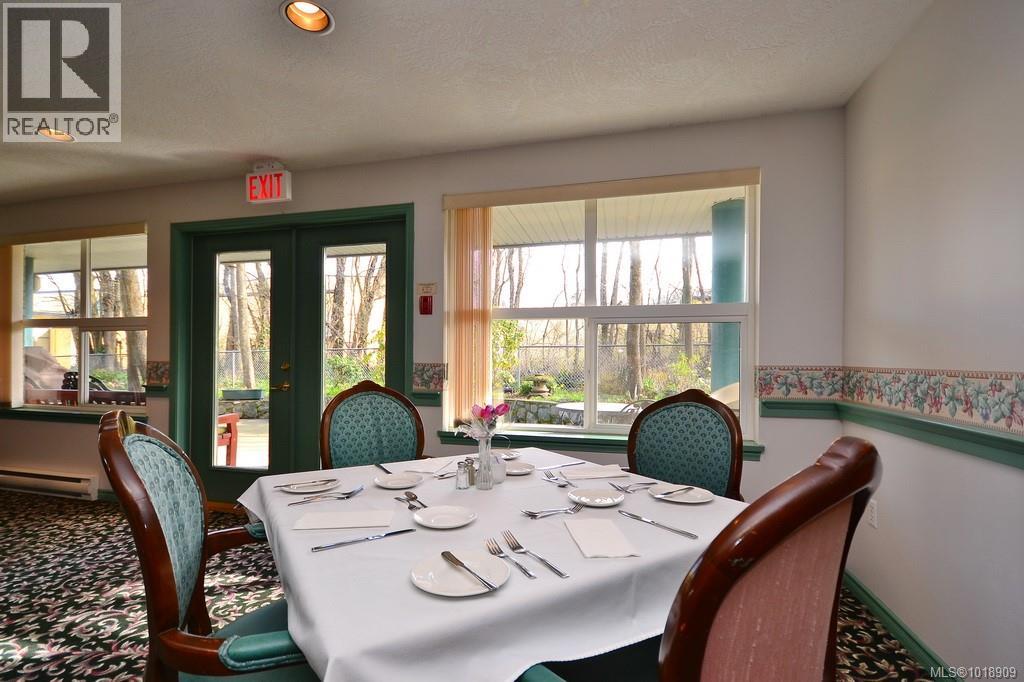 213 1485 Garnet Road, Saanich