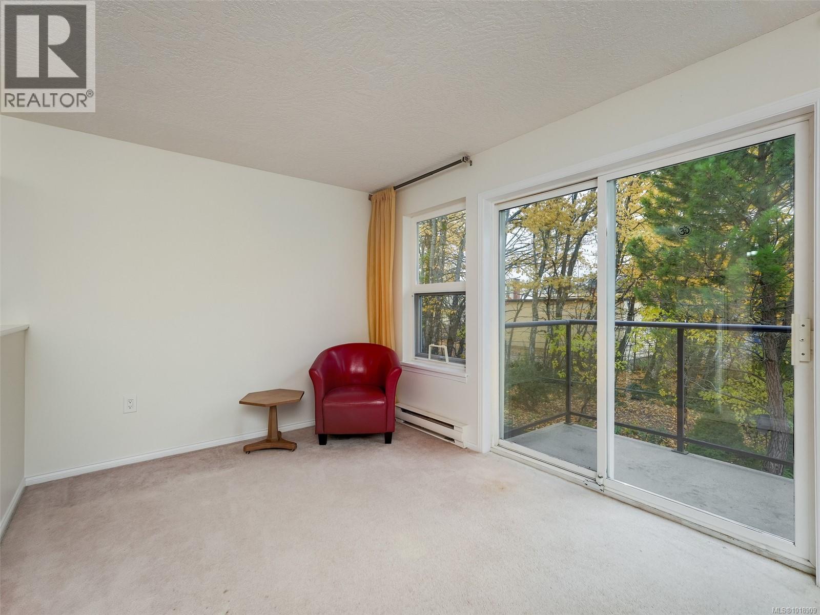 213 1485 Garnet Road, Saanich