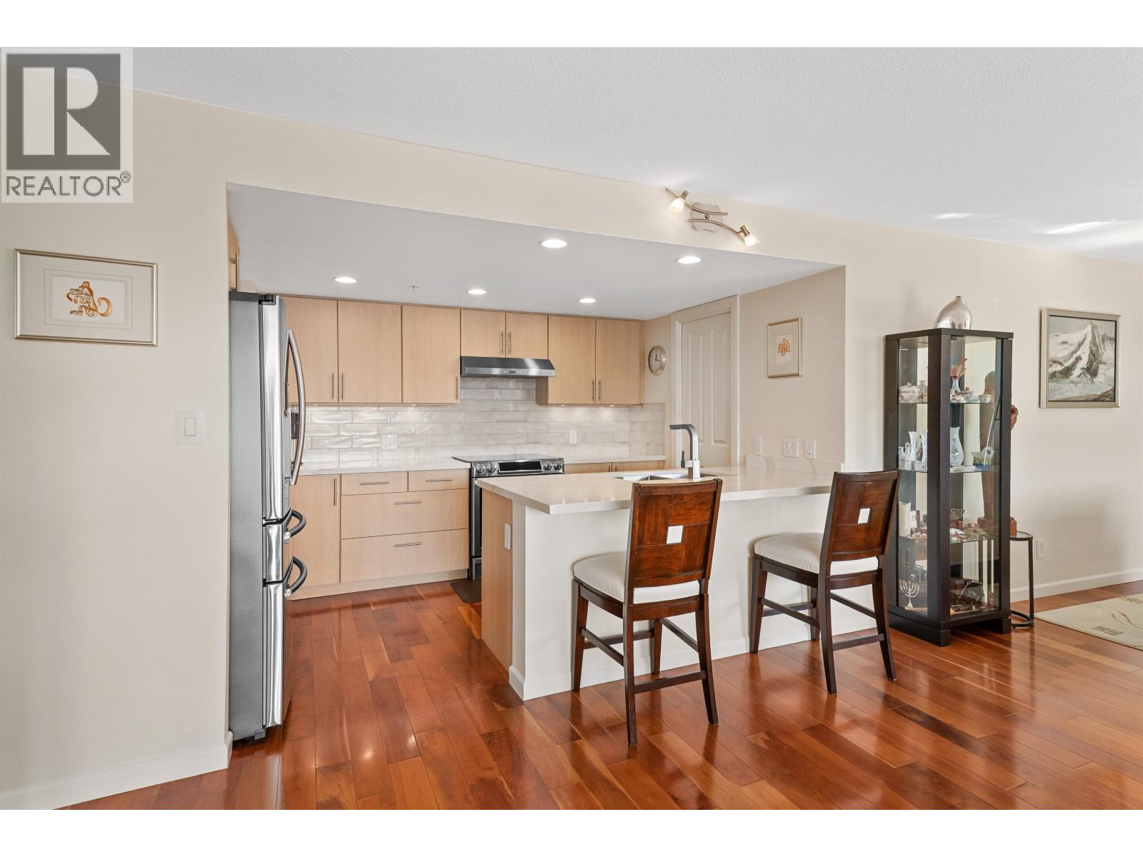 2103 290 NEWPORT DRIVE, Port Moody