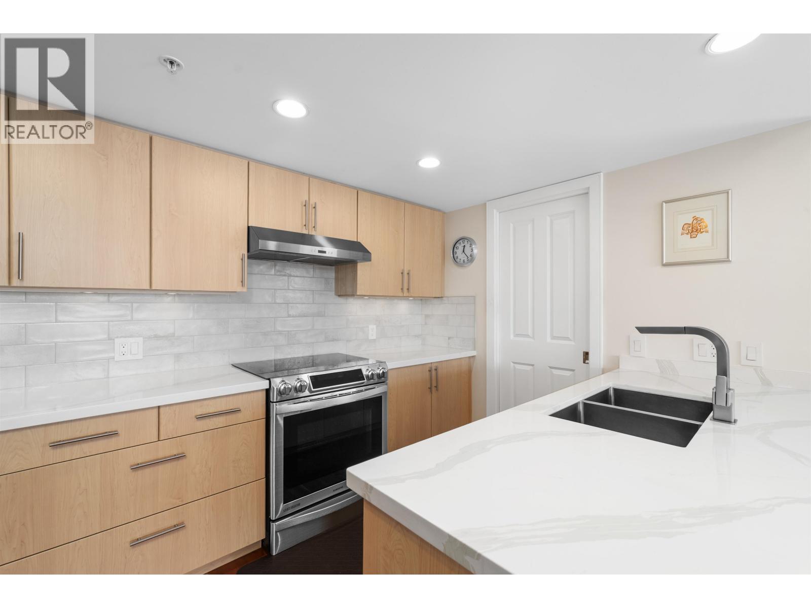 2103 290 NEWPORT DRIVE, Port Moody