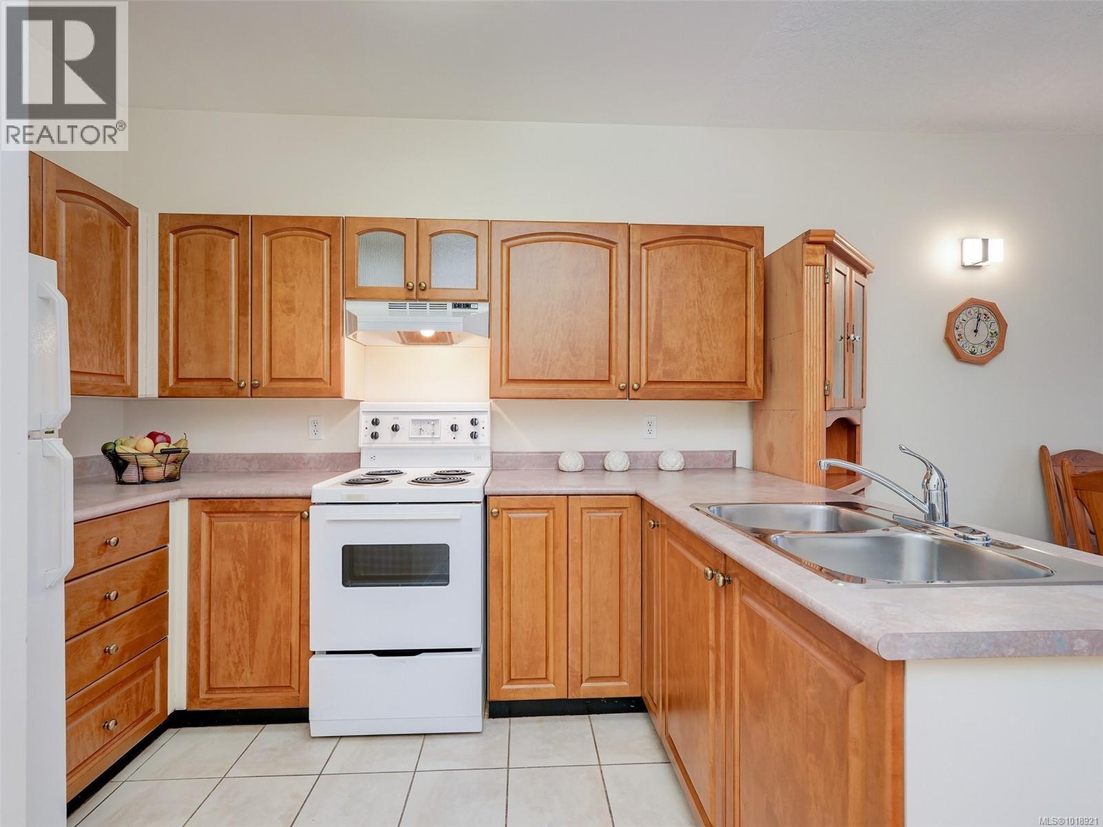 114 1485 Garnet Rd, Saanich