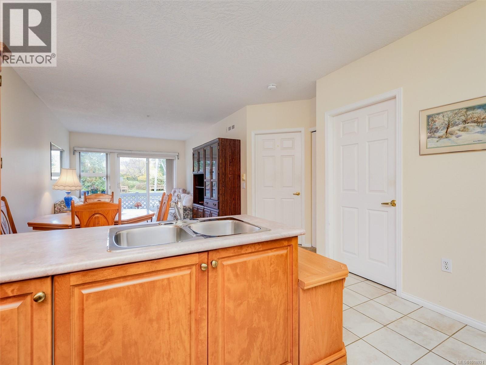 114 1485 Garnet Rd, Saanich