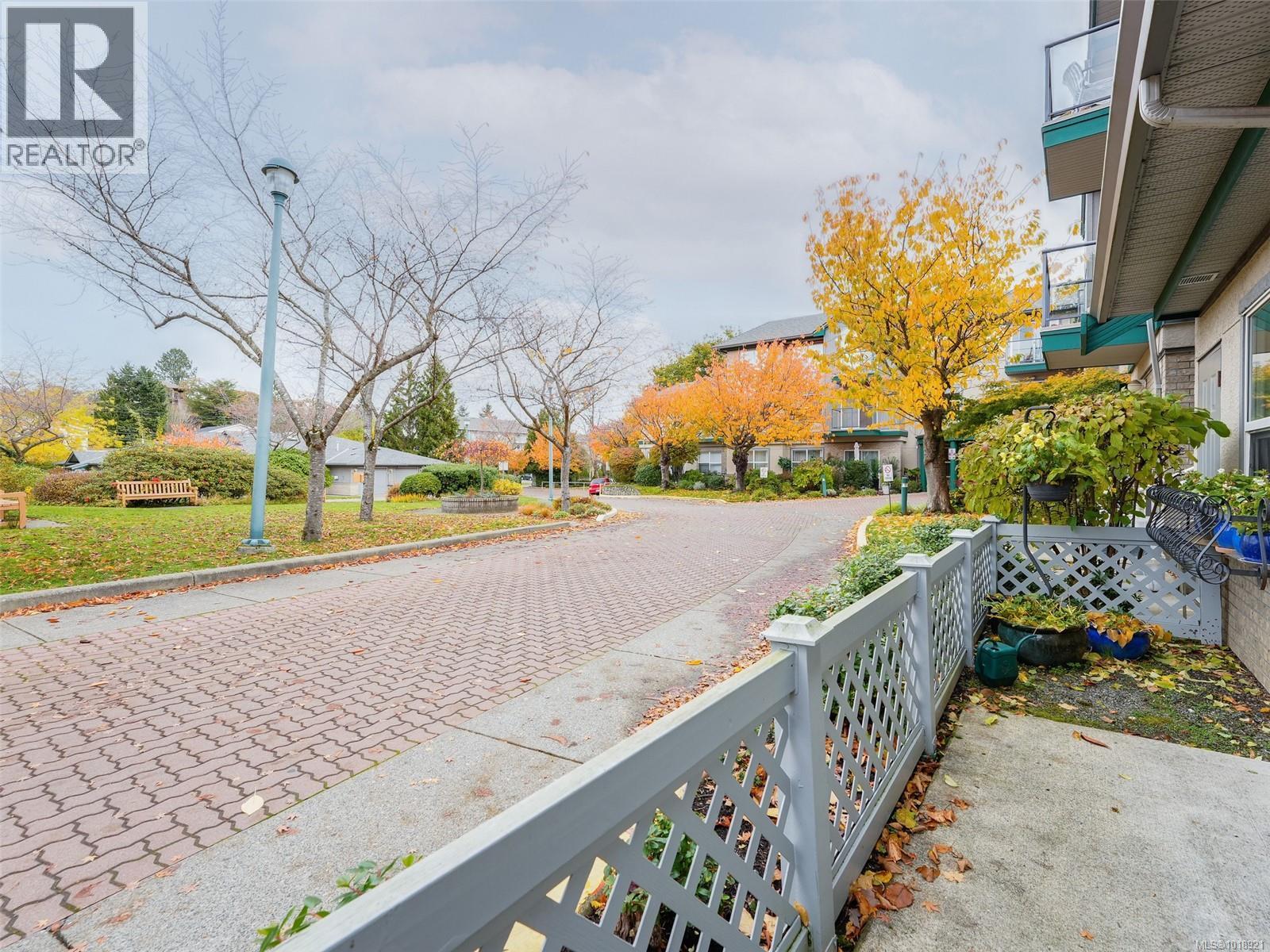 114 1485 Garnet Rd, Saanich