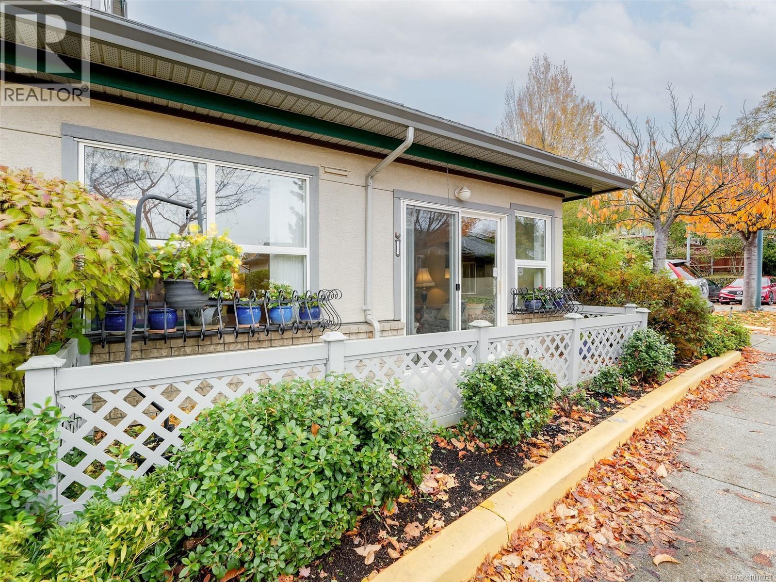 114 1485 Garnet Rd, Saanich