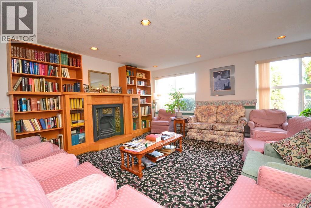 114 1485 Garnet Rd, Saanich