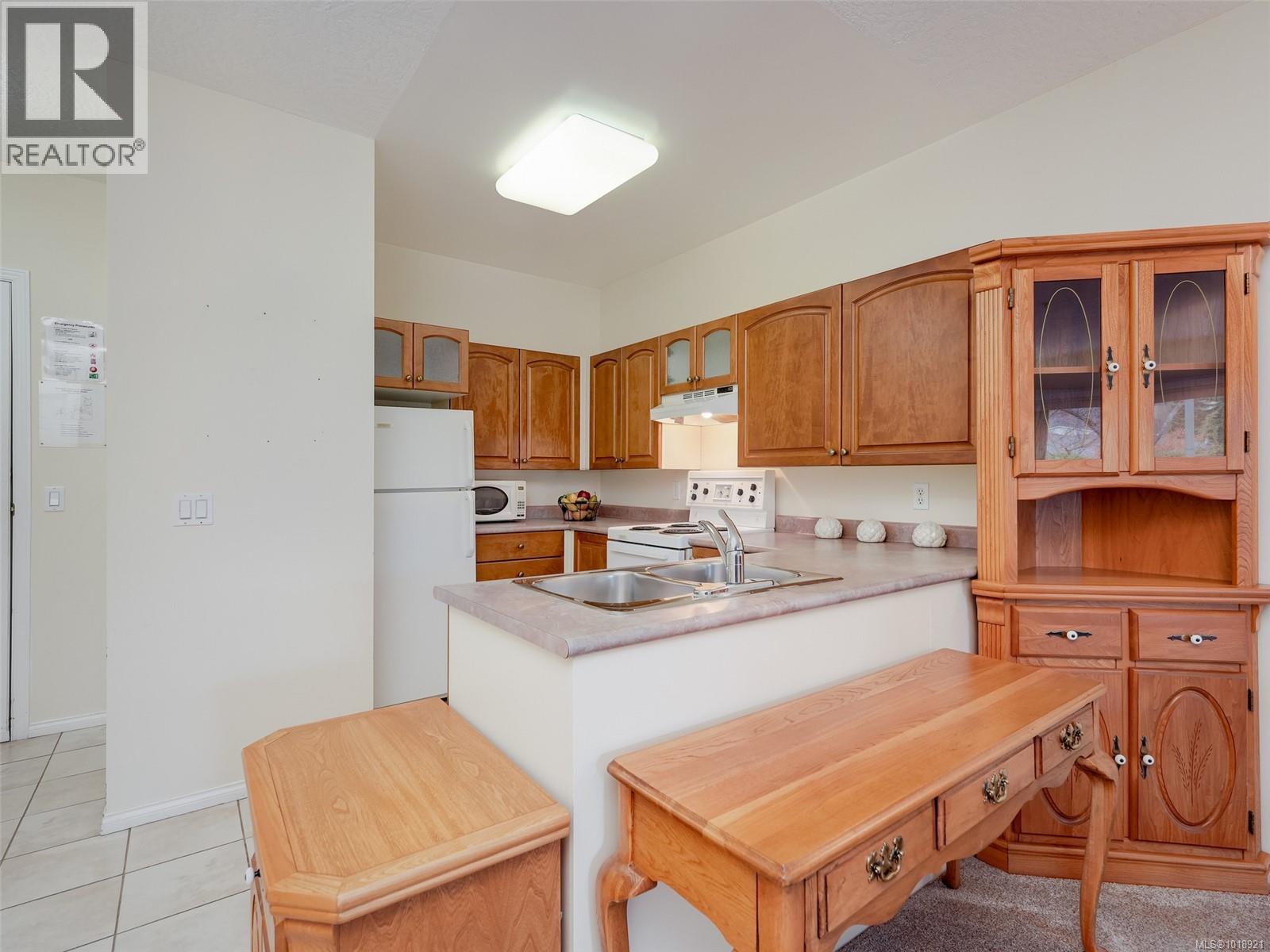 114 1485 Garnet Rd, Saanich