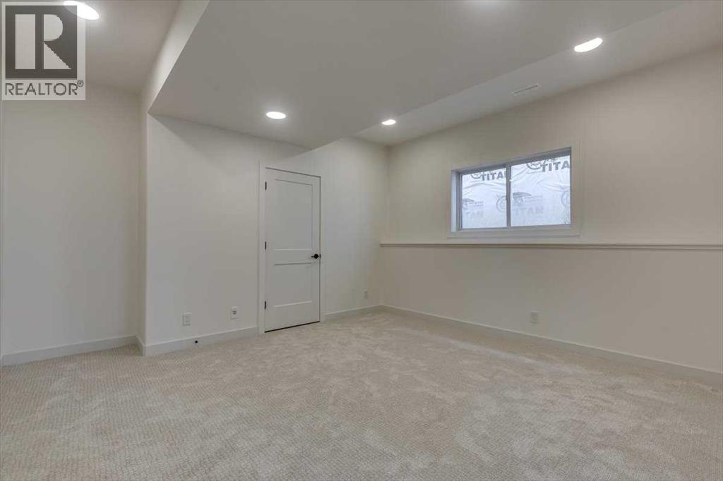 Single Family House Bi-level for Sale in  Emmett Crescent Evergreen Red Deer 