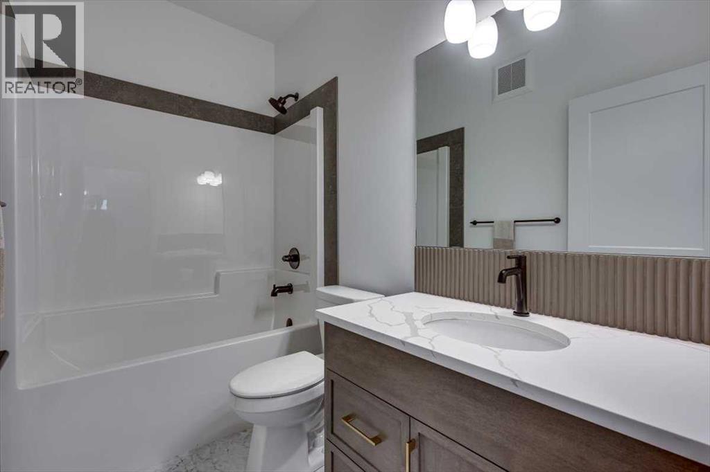 Single Family House Bi-level for Sale in  Emmett Crescent Evergreen Red Deer 