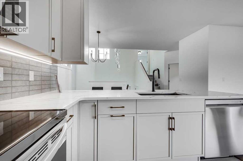 Single Family House Bi-level for Sale in  Emmett Crescent Evergreen Red Deer 