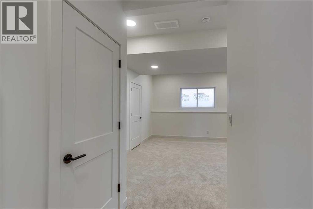 Single Family House Bi-level for Sale in  Emmett Crescent Evergreen Red Deer 